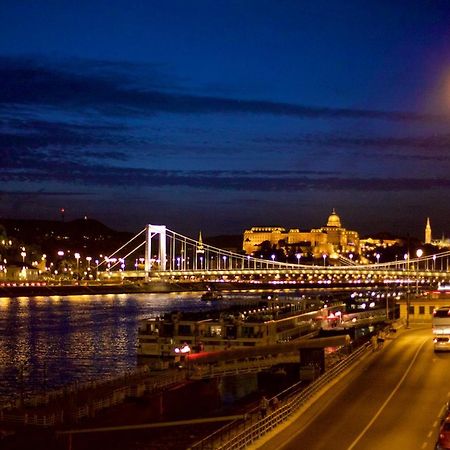 Pelicanstay At Riverside Danube Budapest Exterior photo
