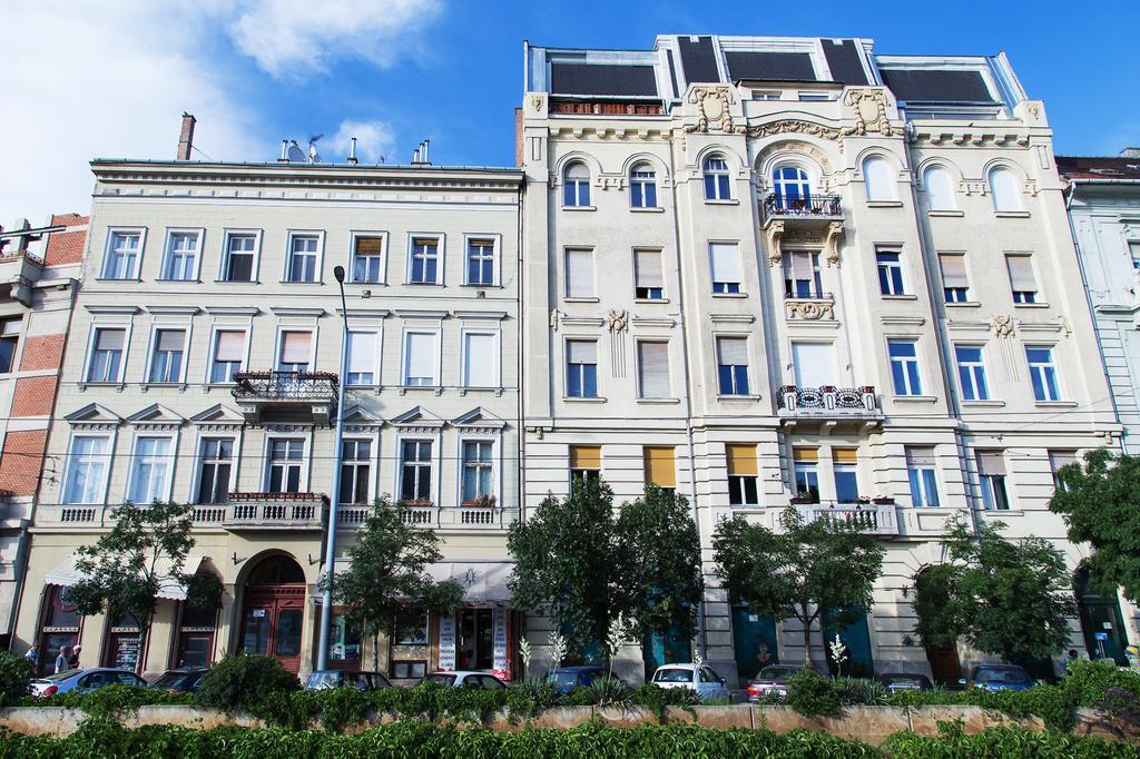 Pelicanstay At Riverside Danube Budapest Exterior photo