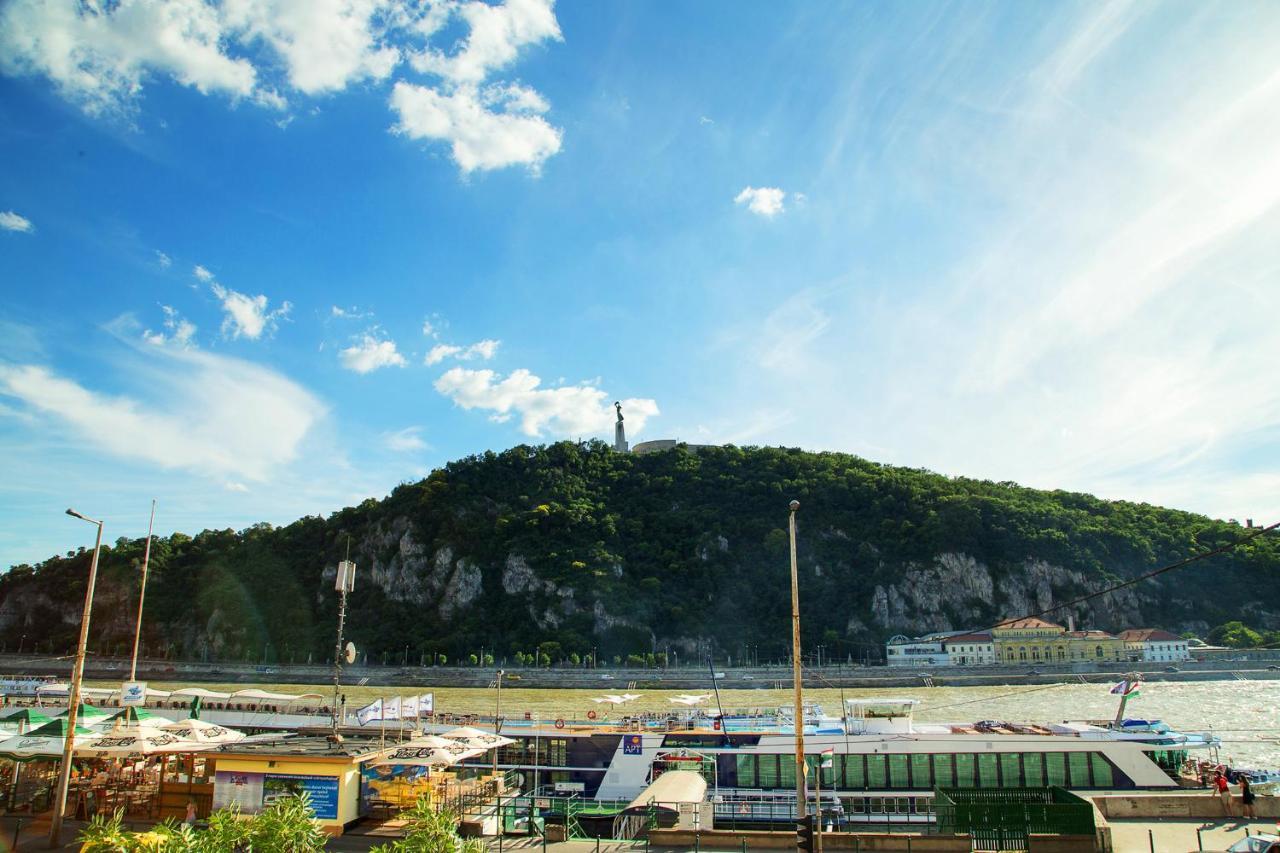 Pelicanstay At Riverside Danube Budapest Exterior photo