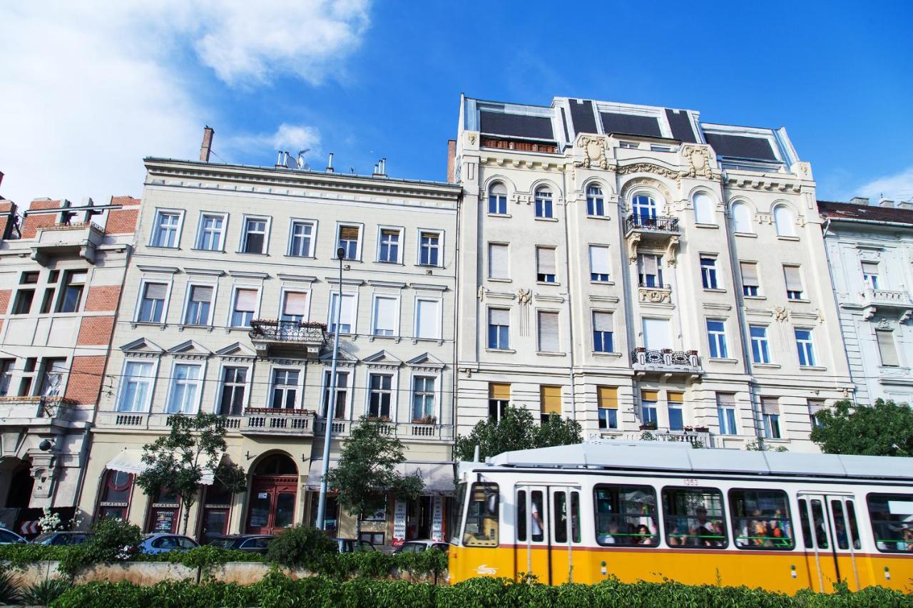 Pelicanstay At Riverside Danube Budapest Exterior photo