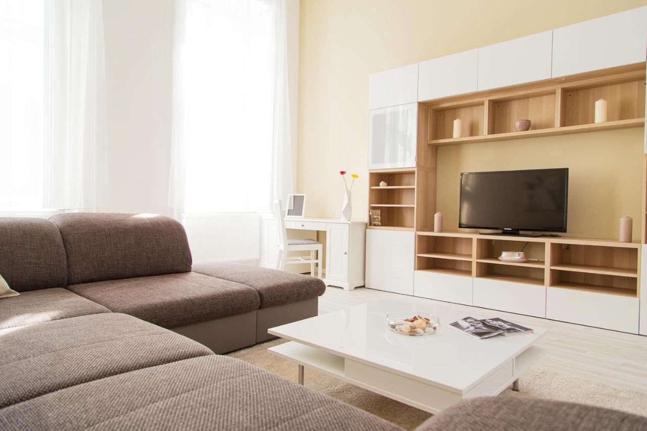 Pelicanstay At Riverside Danube Budapest Exterior photo
