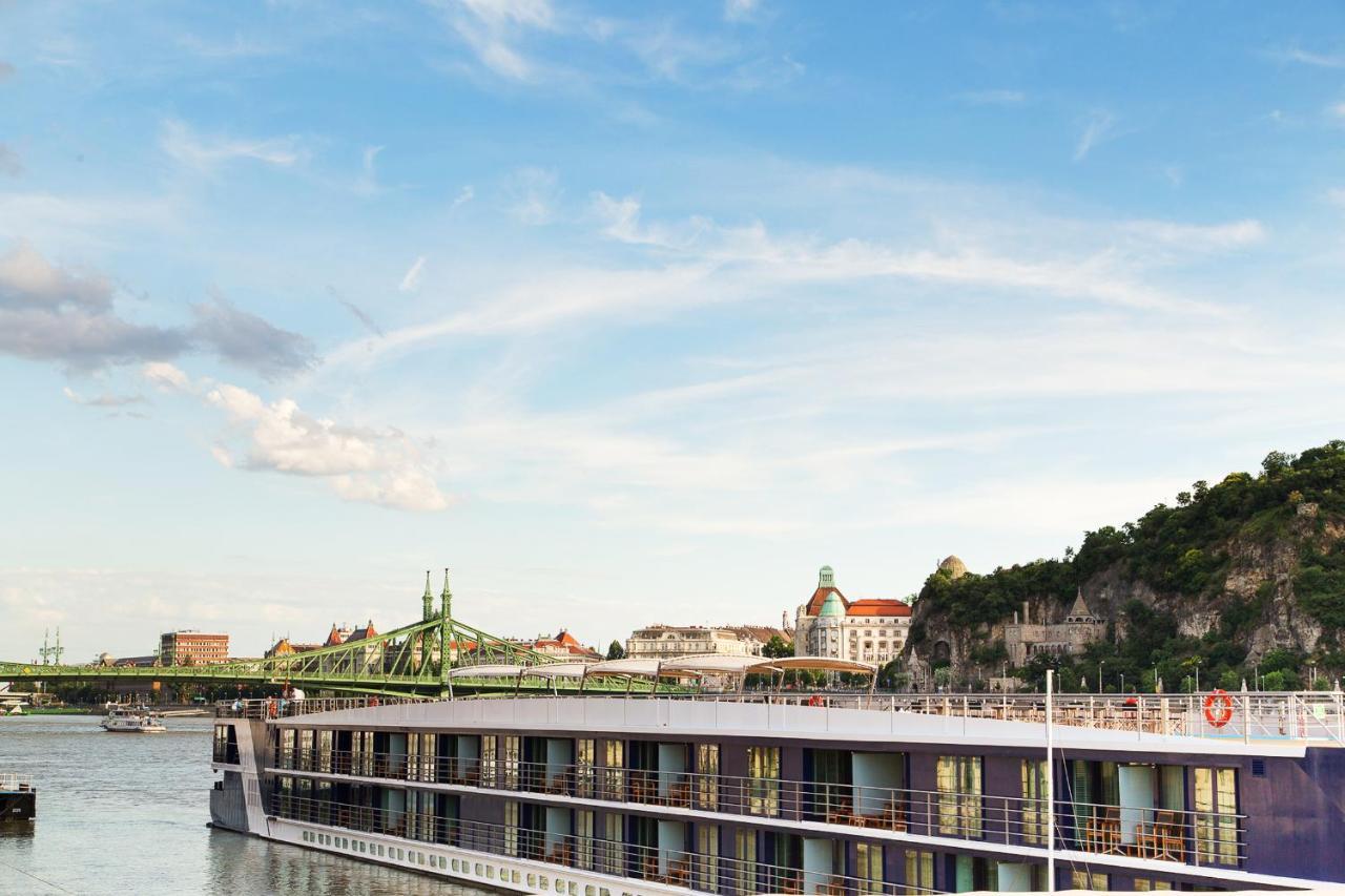 Pelicanstay At Riverside Danube Budapest Exterior photo
