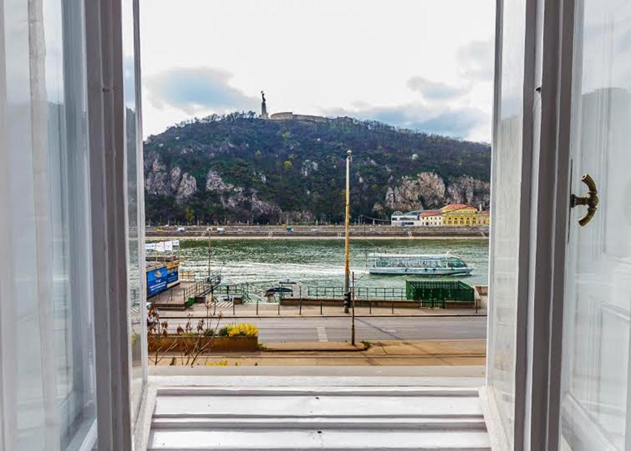 Pelicanstay At Riverside Danube Budapest Exterior photo