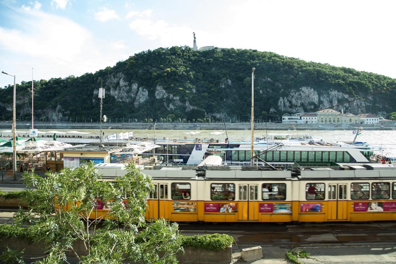 Pelicanstay At Riverside Danube Budapest Exterior photo